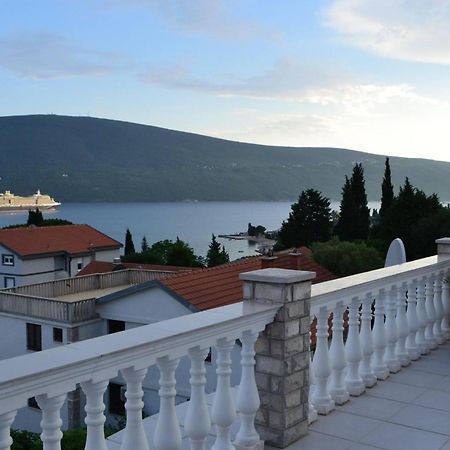 Aparthotel Family House With Pool & Sea View Bijela Exterior foto