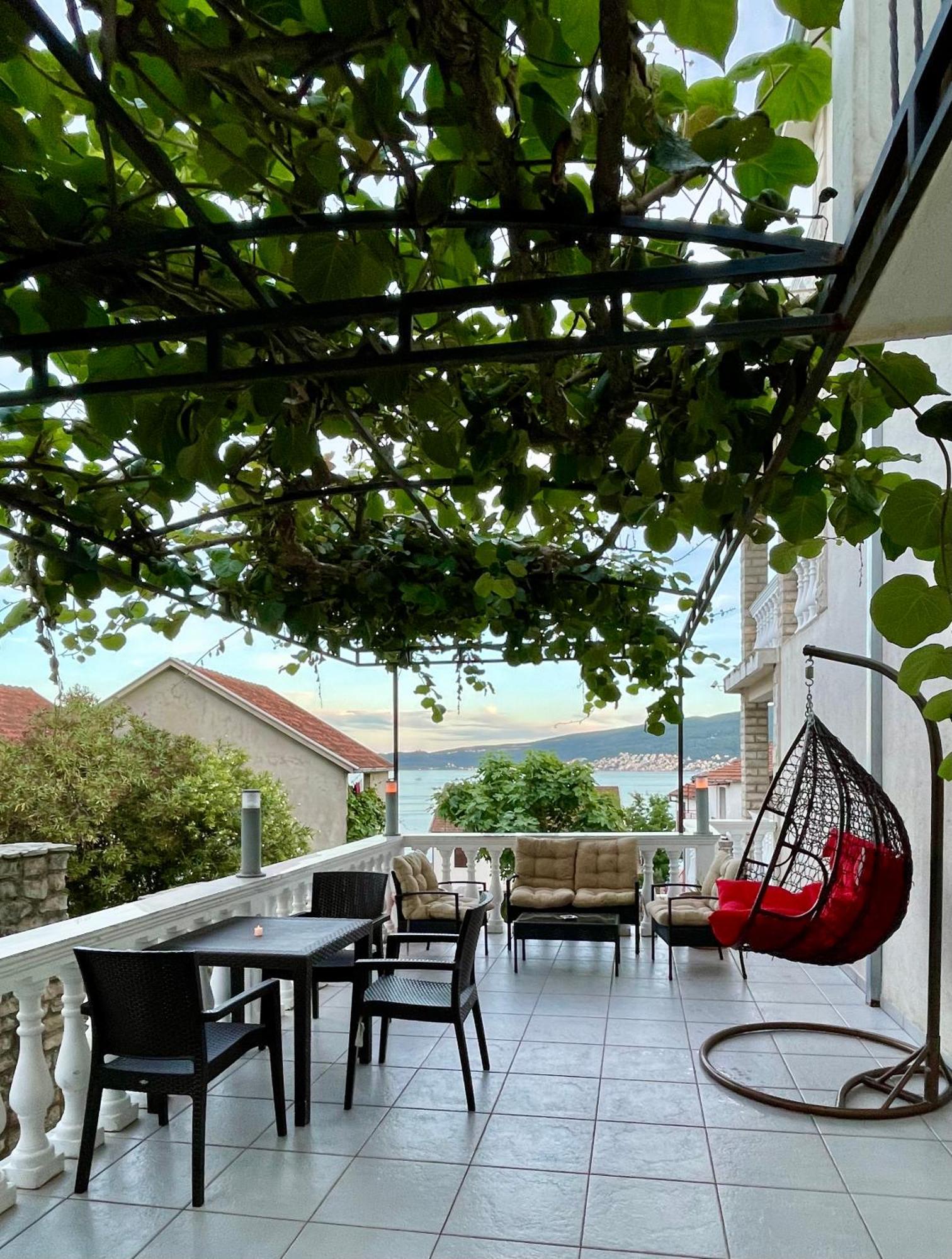 Aparthotel Family House With Pool & Sea View Bijela Exterior foto