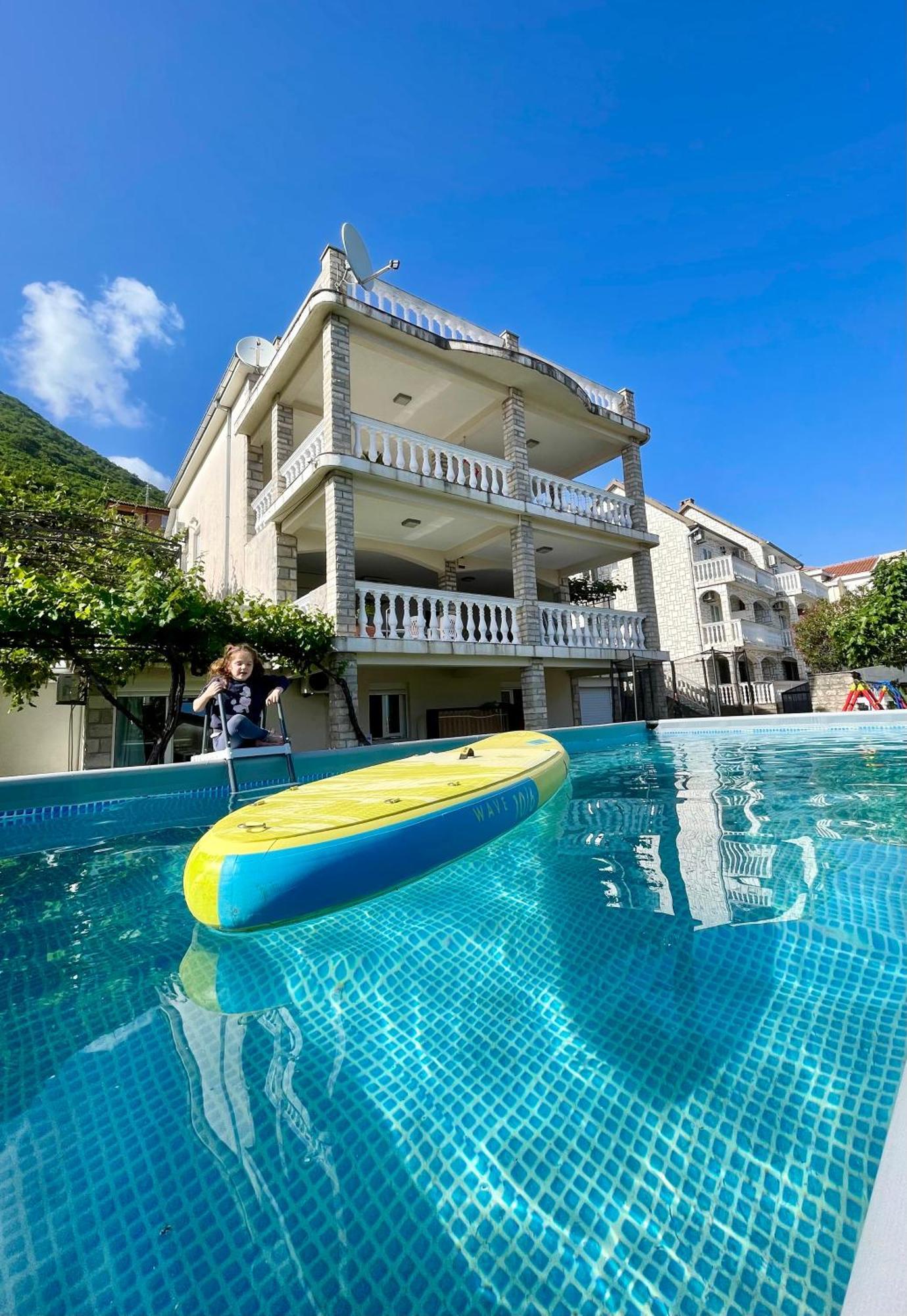 Aparthotel Family House With Pool & Sea View Bijela Exterior foto