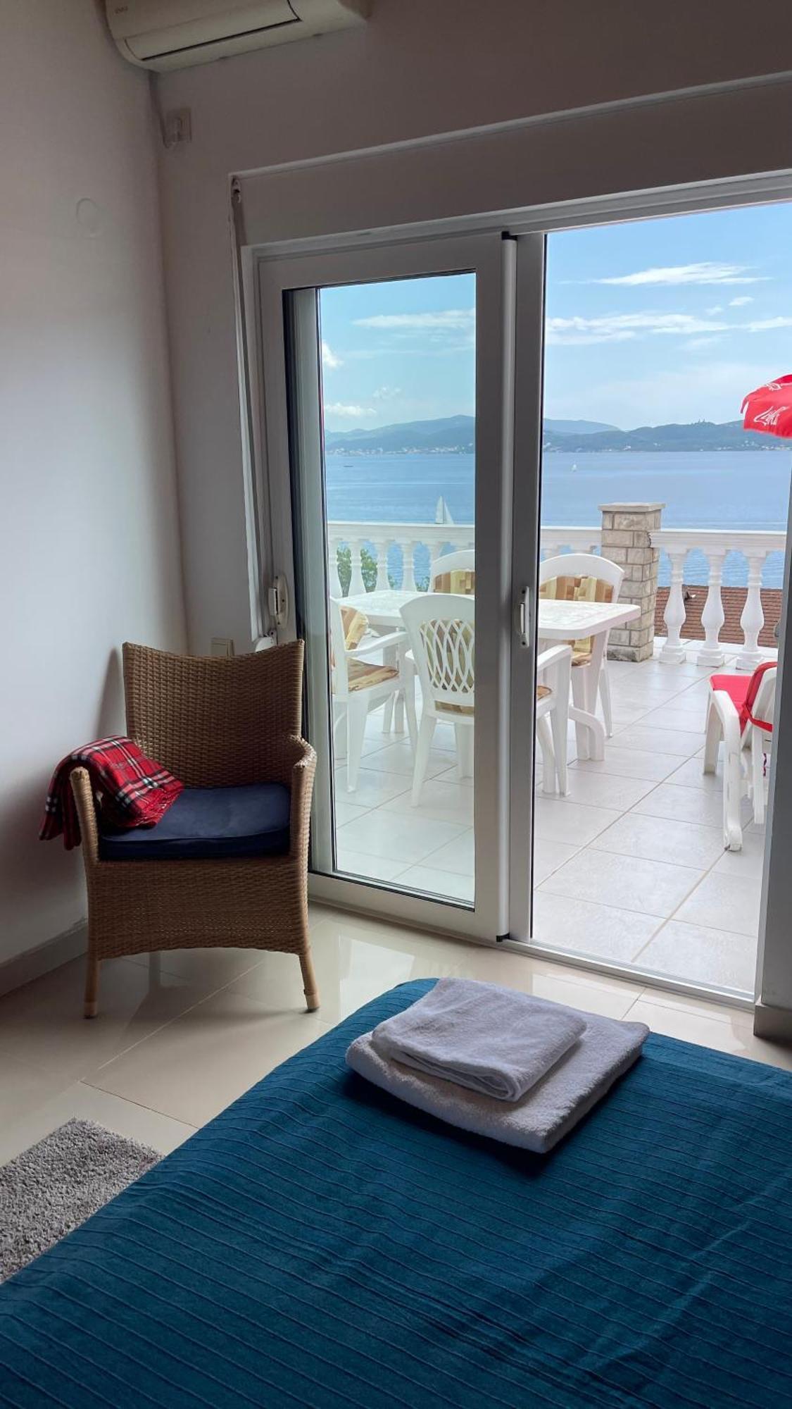 Aparthotel Family House With Pool & Sea View Bijela Exterior foto