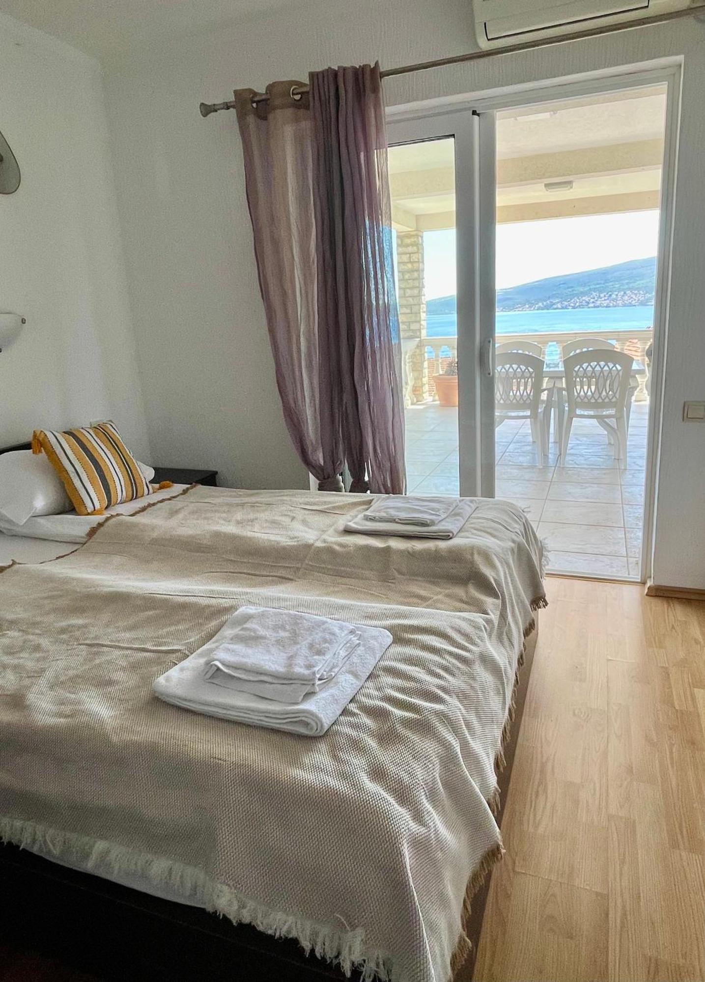 Aparthotel Family House With Pool & Sea View Bijela Exterior foto