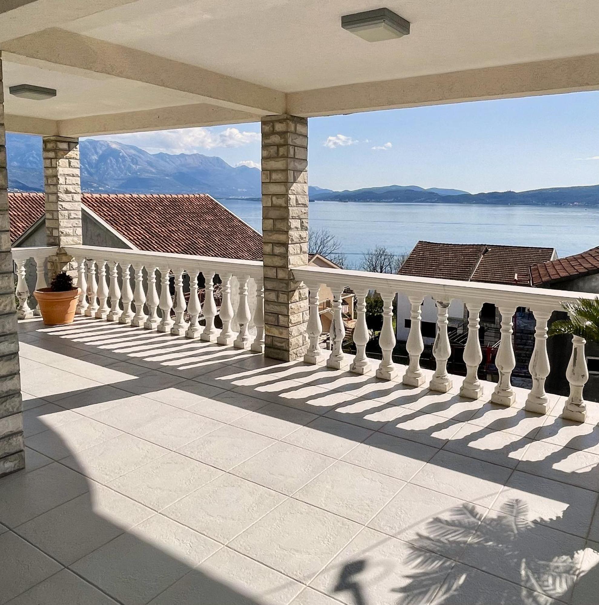 Aparthotel Family House With Pool & Sea View Bijela Exterior foto