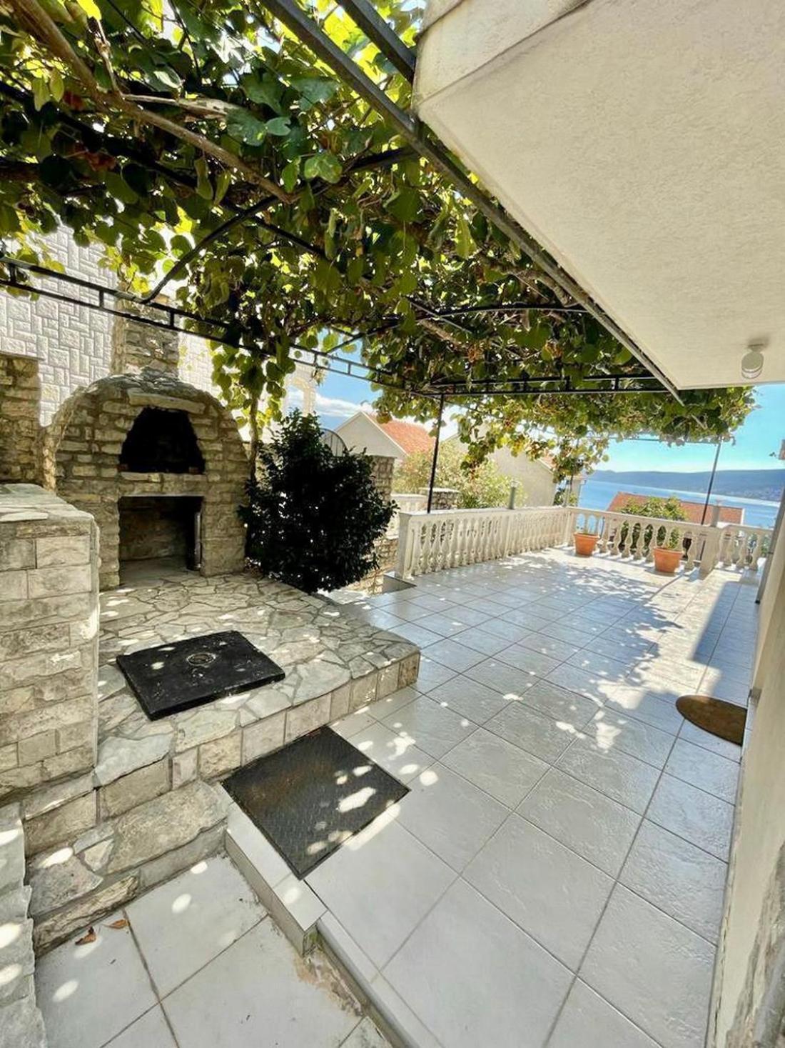 Aparthotel Family House With Pool & Sea View Bijela Exterior foto