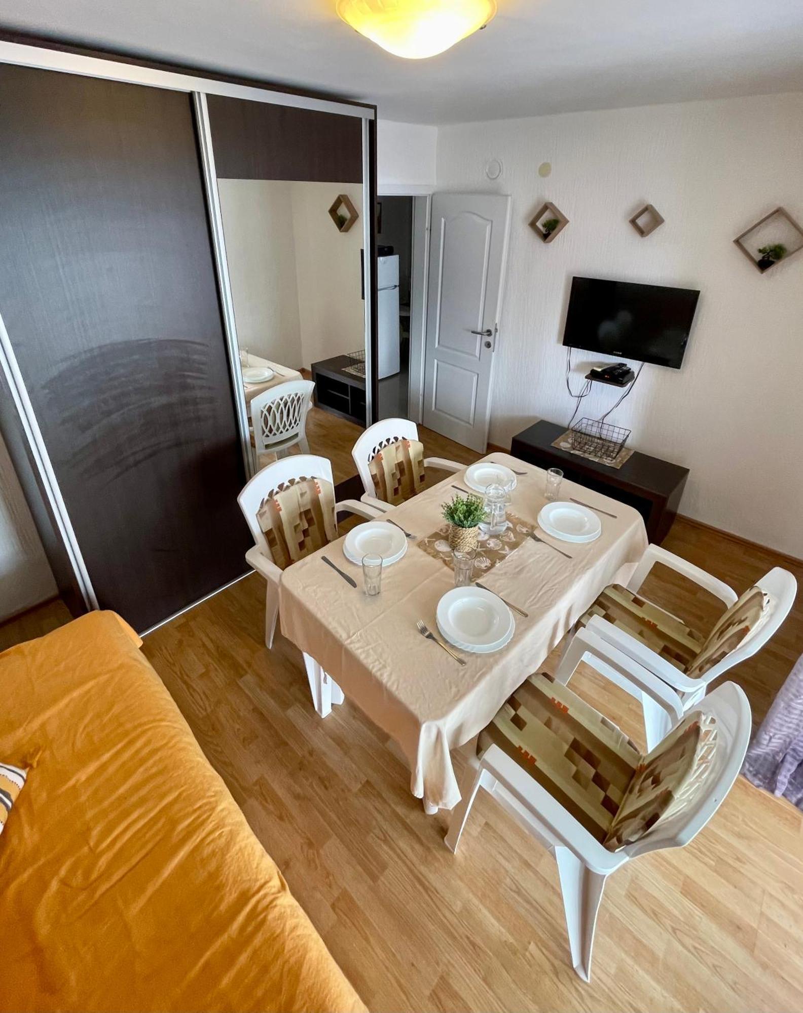 Aparthotel Family House With Pool & Sea View Bijela Exterior foto